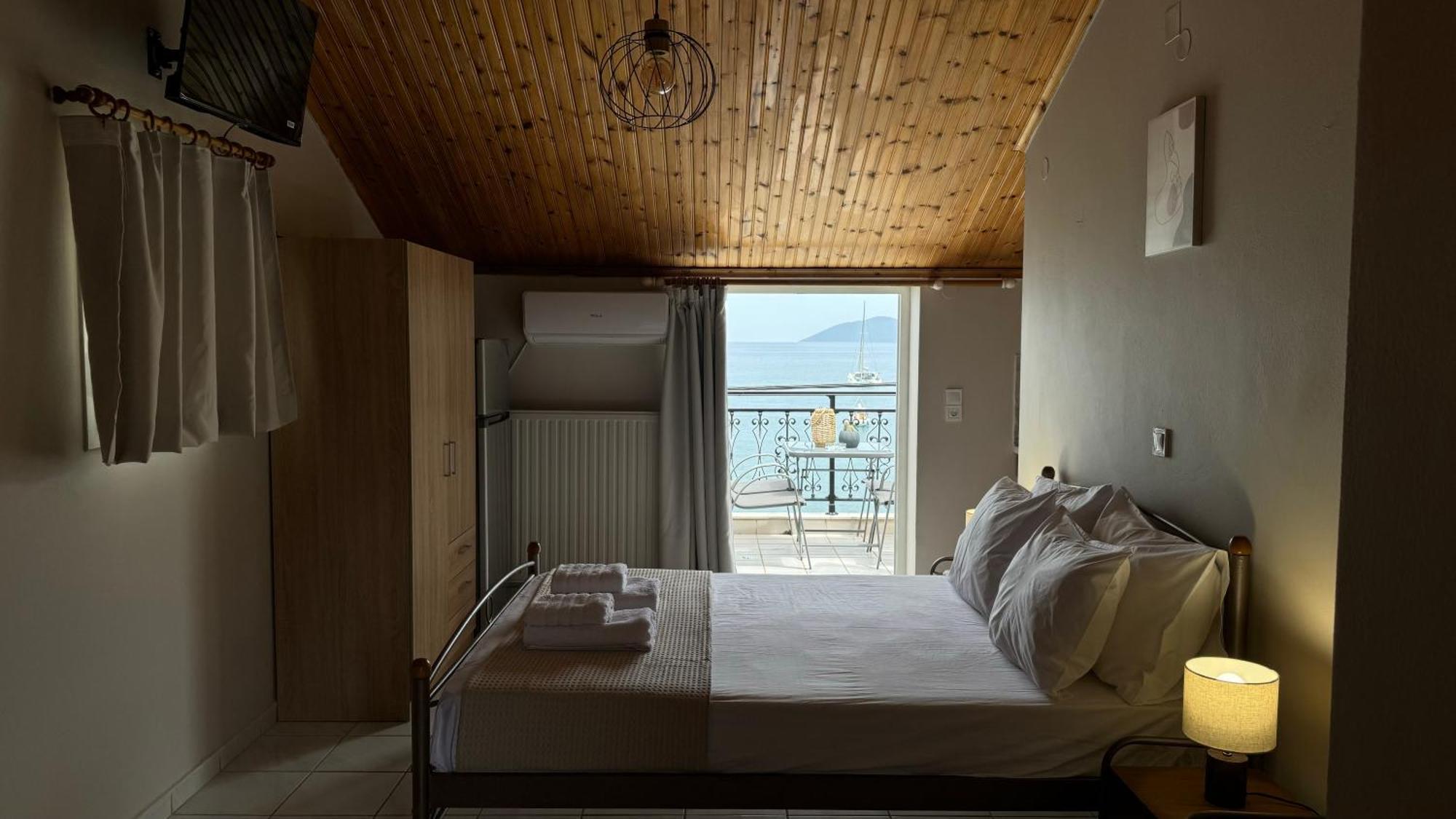 Sea Side Studios Agia Efimia Exterior foto