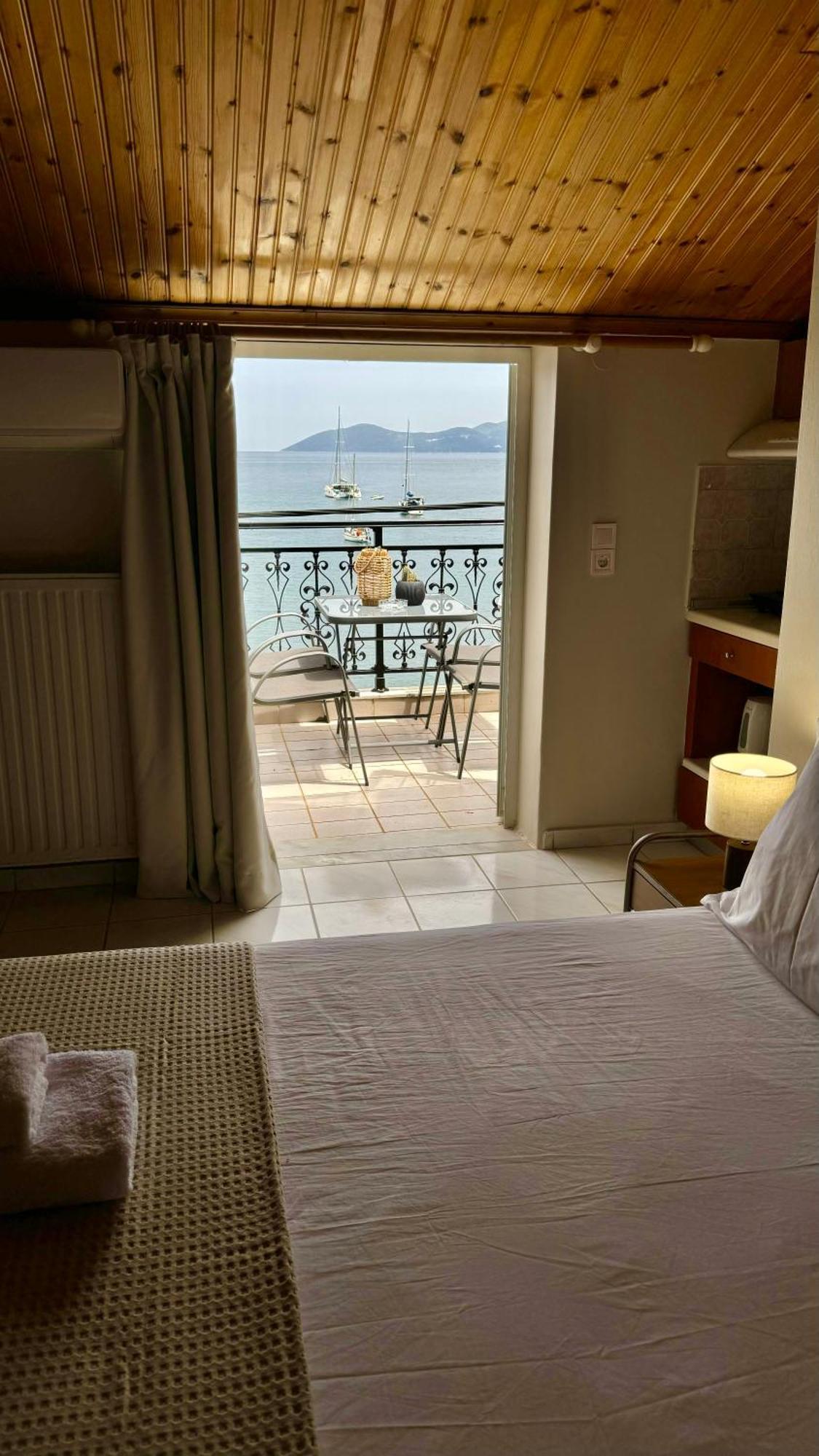 Sea Side Studios Agia Efimia Exterior foto
